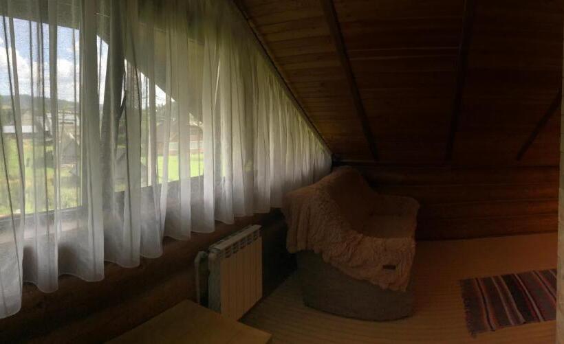 اتاق خانوادگی, Katerina