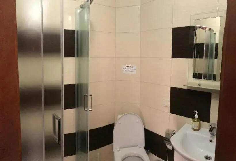 سوئیت جونیور خانوادگی, Katerina