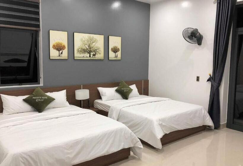 اتاق اجرایی, Peaceful House Hostel