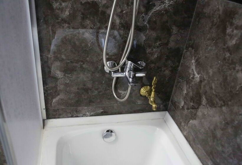 غرفة ديلوكس, Ladik