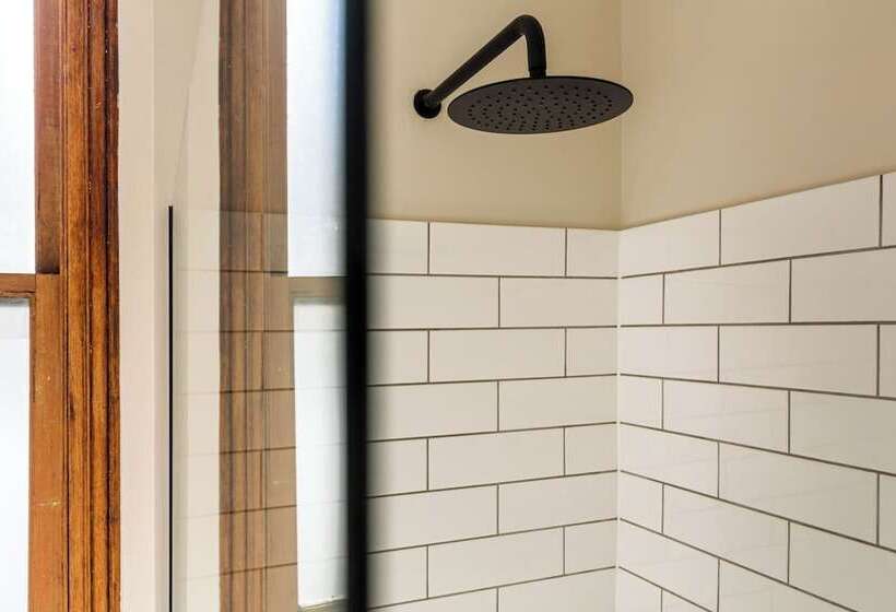 スイート, Old Bank Hotel Lion Roars Hotels & Lodges