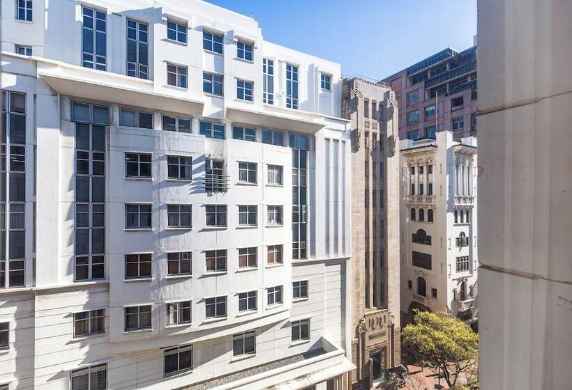 スイート, Old Bank Hotel Lion Roars Hotels & Lodges