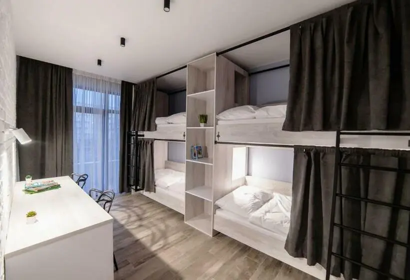 تختخواب در اتاق مشترک, Is’land Hostel
