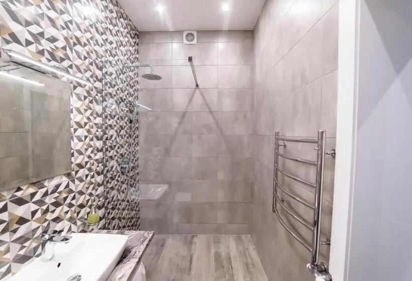 اتاق استاندارد سه تخته با سرویس بهداشتی مشترک, Is’land Hostel