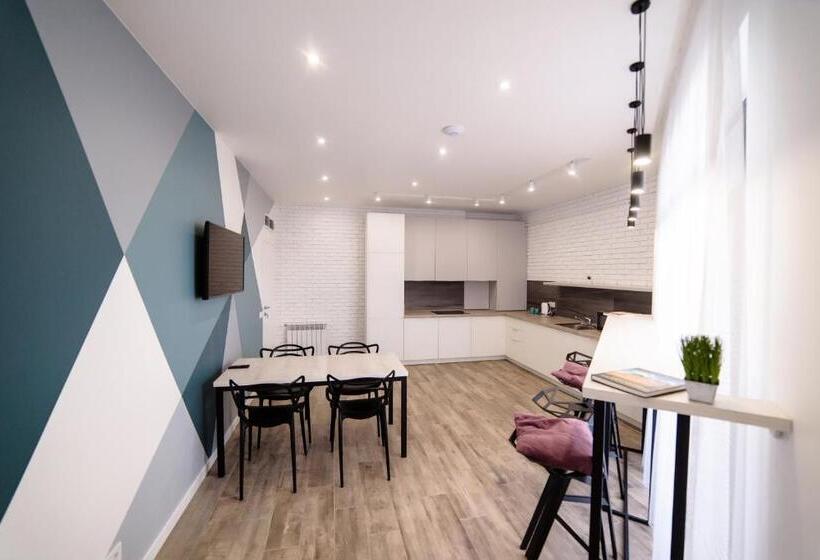 اتاق استاندارد با سرویس بهداشتی مشترک, Is’land Hostel