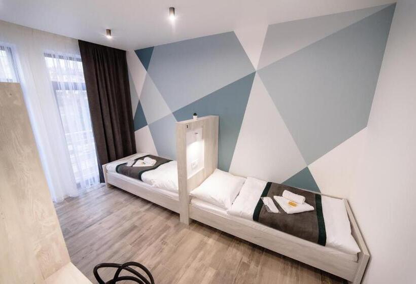 اتاق استاندارد با سرویس بهداشتی مشترک, Is’land Hostel