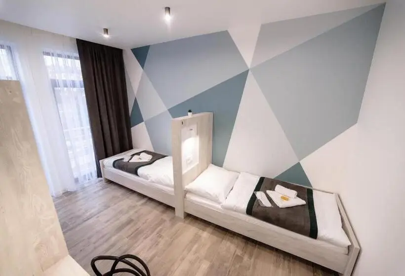 اتاق استاندارد با سرویس بهداشتی مشترک, Is’land Hostel
