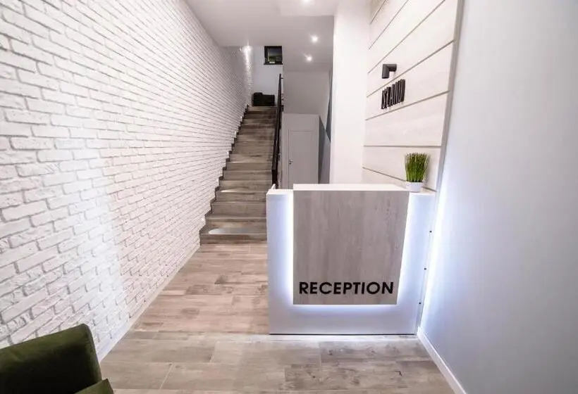 اتاق استاندارد با سرویس بهداشتی مشترک, Is’land Hostel