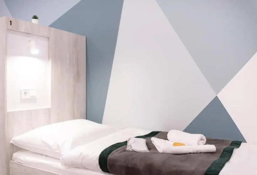 اتاق استاندارد با سرویس بهداشتی مشترک, Is’land Hostel