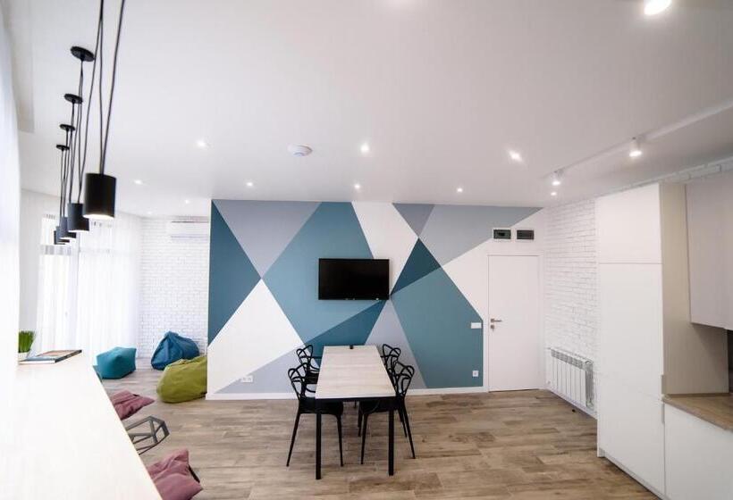 اتاق استاندارد با سرویس بهداشتی مشترک, Is’land Hostel