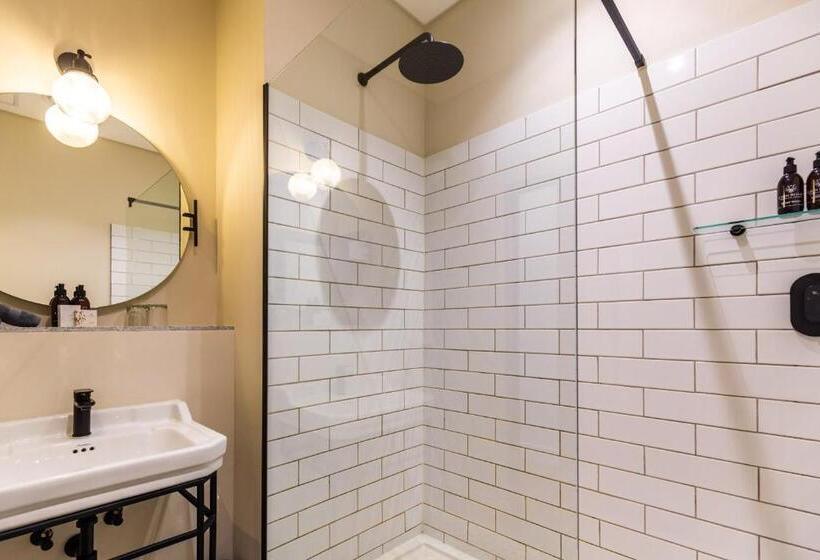 シティビューのデラックスルーム, Old Bank Hotel Lion Roars Hotels & Lodges