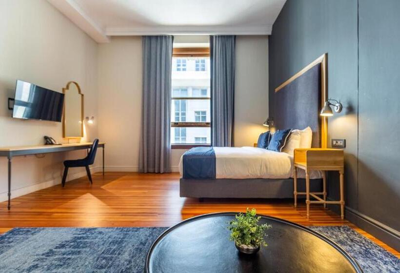 シティビュースイート, Old Bank Hotel Lion Roars Hotels & Lodges