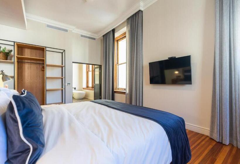 Президентский Люкс, Old Bank Hotel   Lion Roars Hotels & Lodges