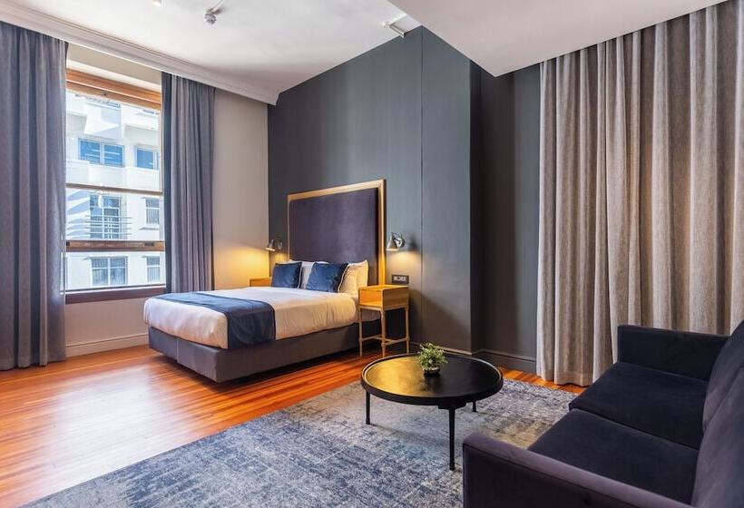 スイート, Old Bank Hotel Lion Roars Hotels & Lodges