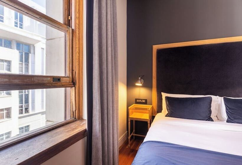 スイート, Old Bank Hotel Lion Roars Hotels & Lodges