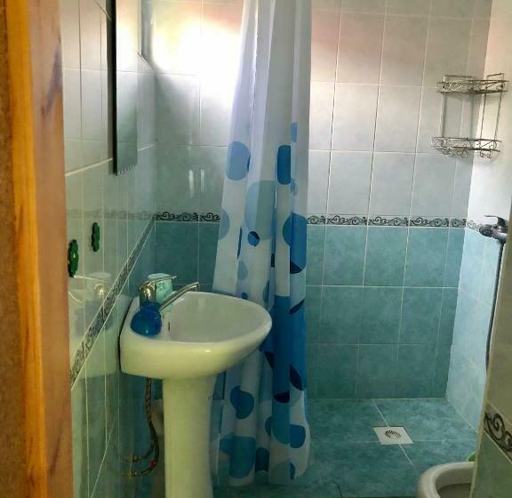 اتاق استاندارد, Family Guest House