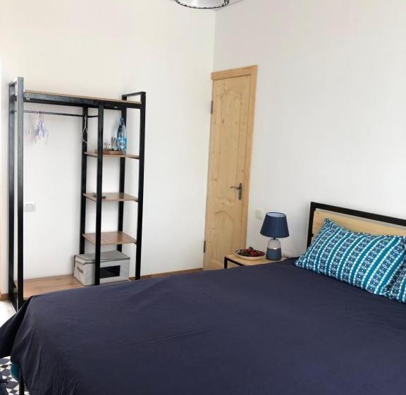 اتاق استاندارد, Family Guest House