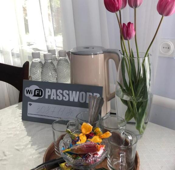 اتاق خانوادگی, Family Guest House