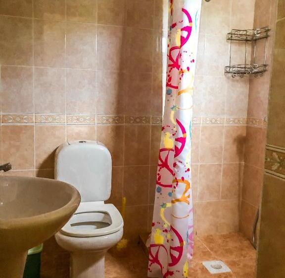 اتاق استاندارد سه نفره, Family Guest House