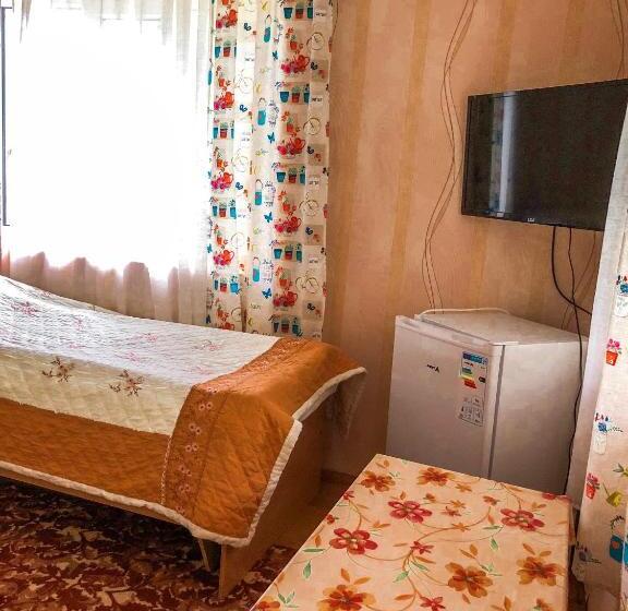 اتاق استاندارد سه نفره, Family Guest House
