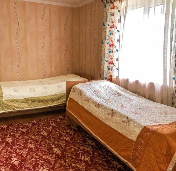 اتاق استاندارد سه نفره, Family Guest House