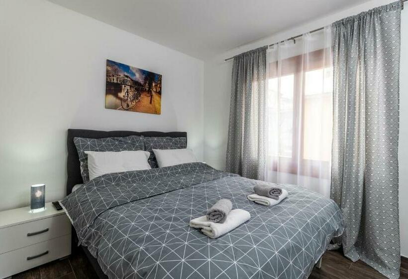 سوییت, House Of Surprise