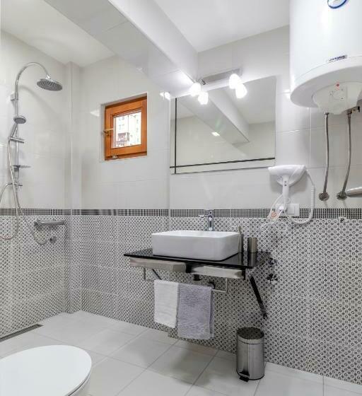 سوییت, House Of Surprise