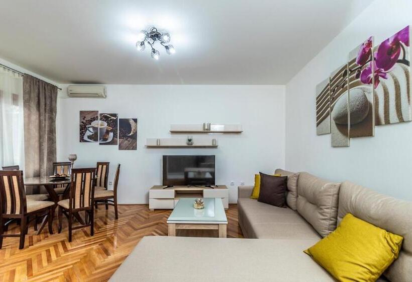 سوییت, House Of Surprise