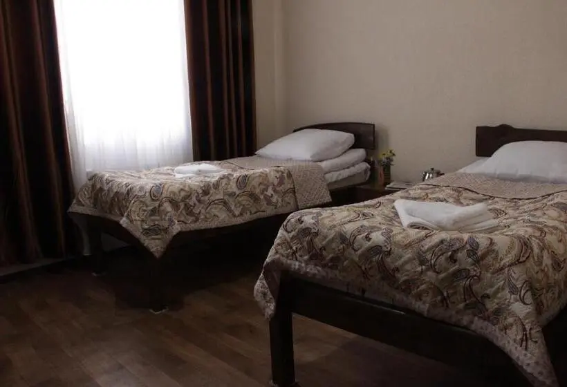 اتاق اکونومی, Snow Leopard Hostel