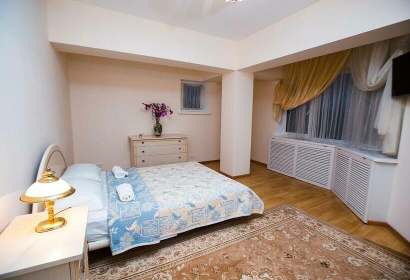 اتاق استاندارد با سرویس بهداشتی مشترک, Interhouse Almaty
