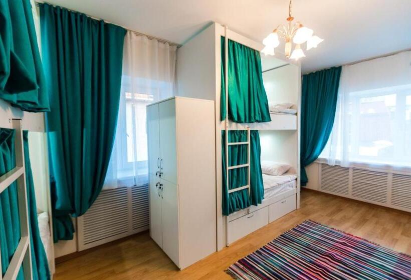 تختخواب در اتاق مشترک, Interhouse Almaty