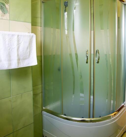 اتاق ساده سه نفره, Trio Hotel Restaurant