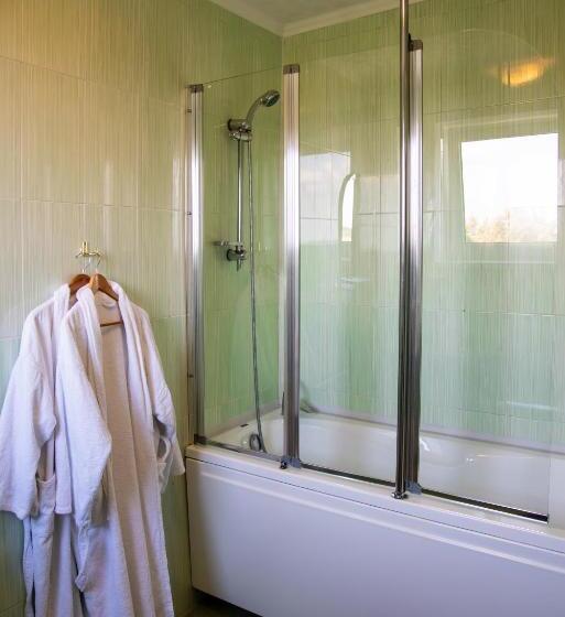 اتاق سوپریور چهار تخته, Trio Hotel Restaurant