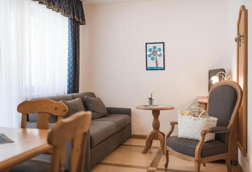 דירת חדר, Heidi & Edith Family Apart