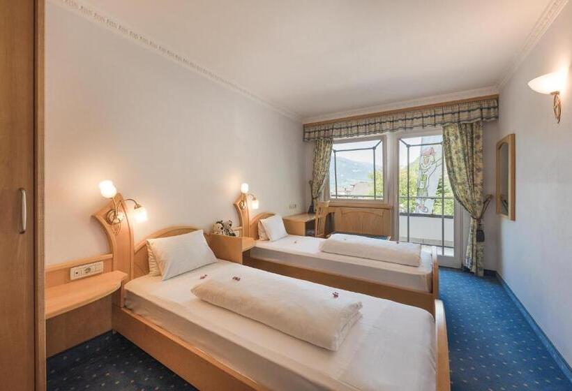 דירת שני חדרים, Heidi & Edith Family Apart