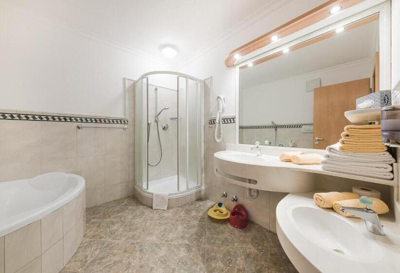 דירת חדר, Heidi & Edith Family Apart