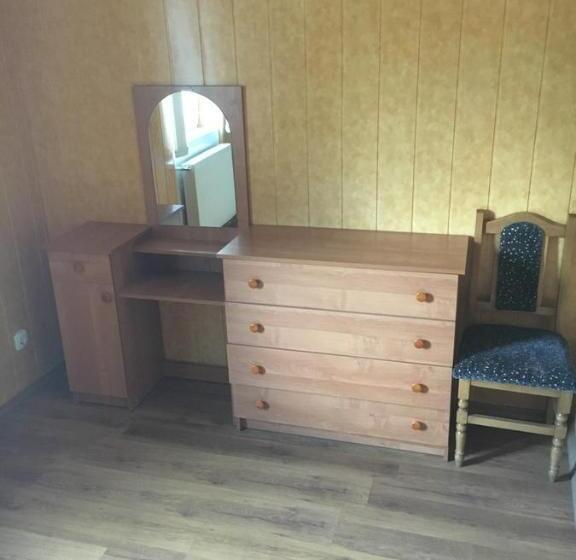 اتاق خانوادگی, Constancia