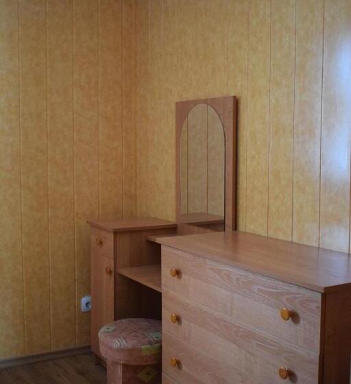 اتاق خانوادگی, Constancia