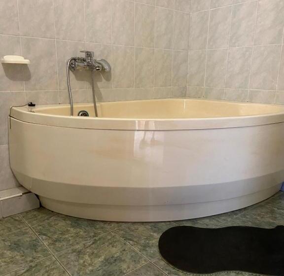 اتاق خانوادگی, Constancia