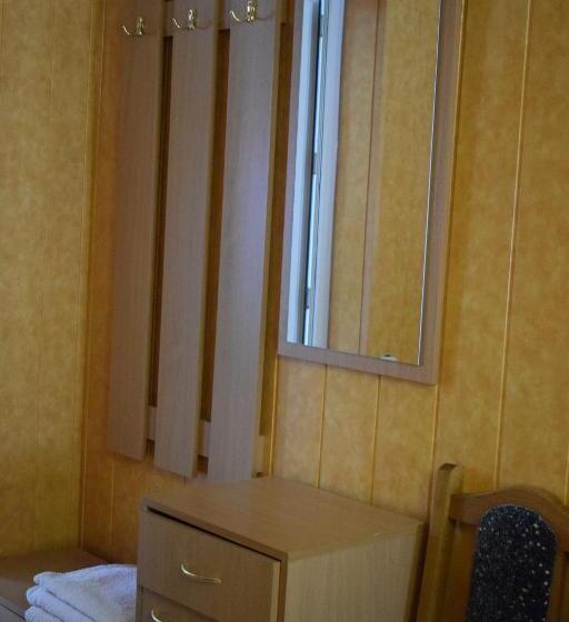 اتاق اکونومی, Constancia