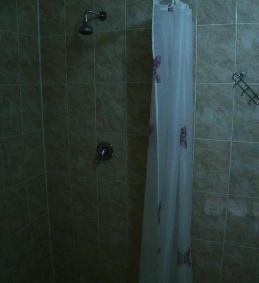 اتاق استاندارد سه تخته با چشمانداز باغ, Constancia