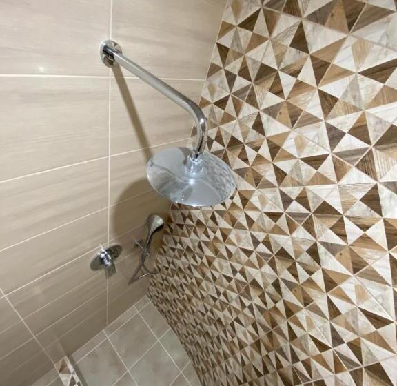 اتاق سوپریور با تخت بزرگ, Constancia