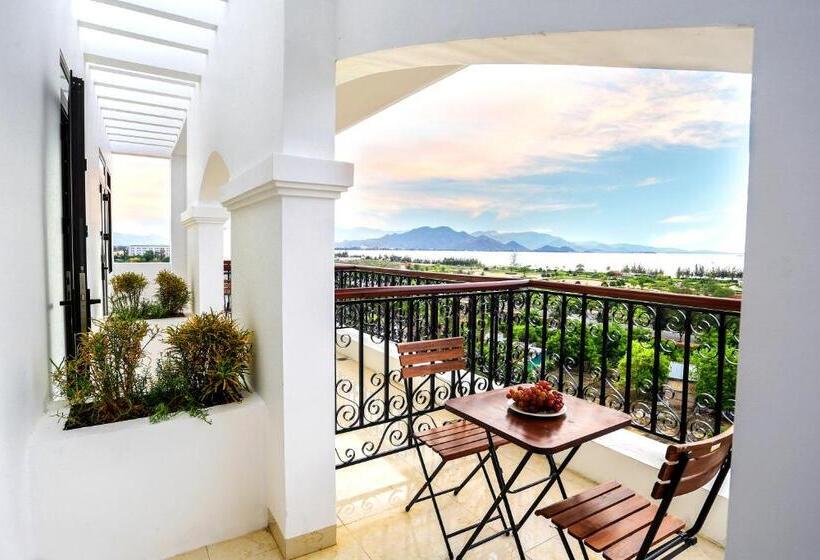 سوییت با چشم‌انداز دریا, Hacom Galaxy