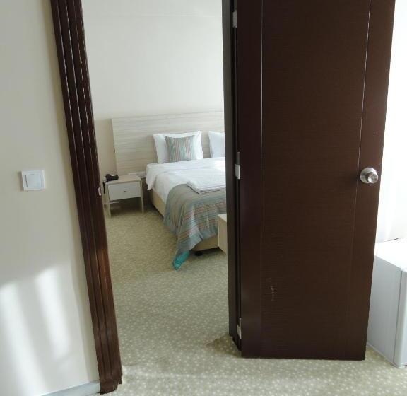 חדר משפחתי דלוקס, Kilya