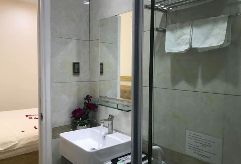 سوئیت با چشمانداز رودخانه, Winston