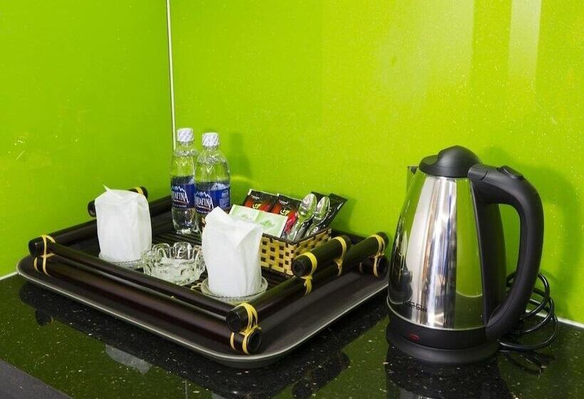 سوئیت با چشمانداز رودخانه, Winston