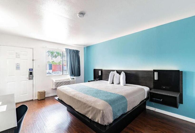 اتاق استاندارد با تخت بزرگ, Motel 6 Tampa  Near Fairgrounds  Casino