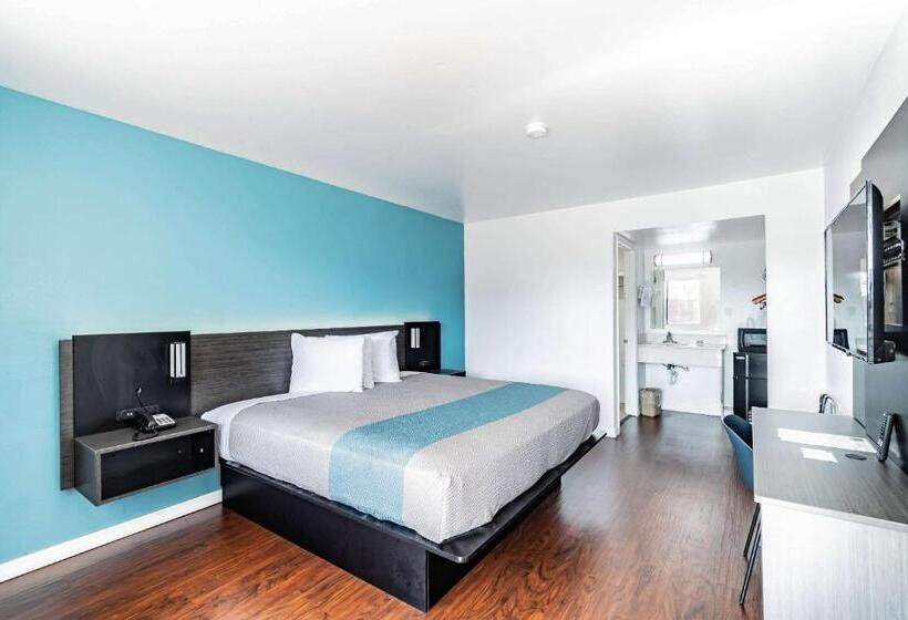 اتاق استاندارد با تخت بزرگ, Motel 6 Tampa  Near Fairgrounds  Casino