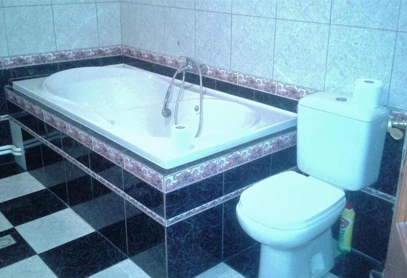 اتاق استاندارد چهار تخته, Guest House U Náhonu