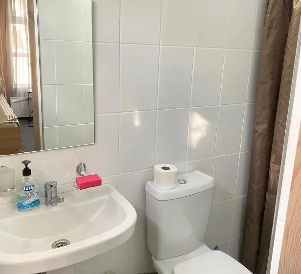 اتاق اکونومی, Zaton Guesthouse
